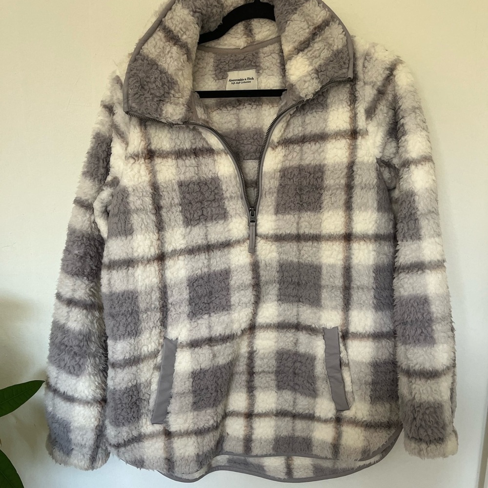 Abercrombie & Fitch Gray and Cream Plaid Sweater